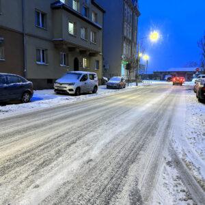 Kierowcy skarżą się, że ulice Opola są białe i śliskie
