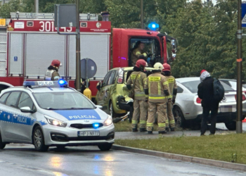 Ford Mustang uderzył w Citroena na al. Witosa w Opolu. Kierowca nawet nie hamował