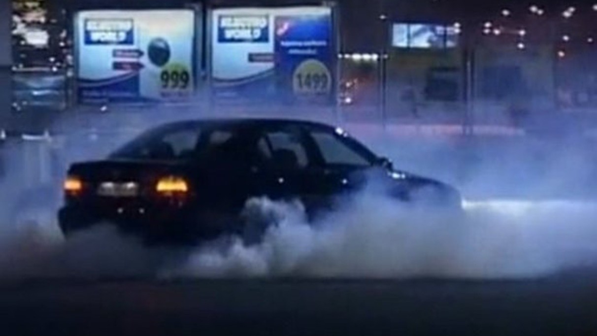 Pomylił ulicę z torem wyścigowym. Driftował BMW pod nosem policjantów