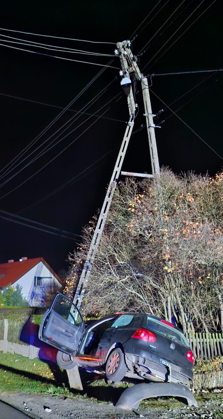We wsi nie było prądu… bo ktoś wjechał autem w słup energetyczny