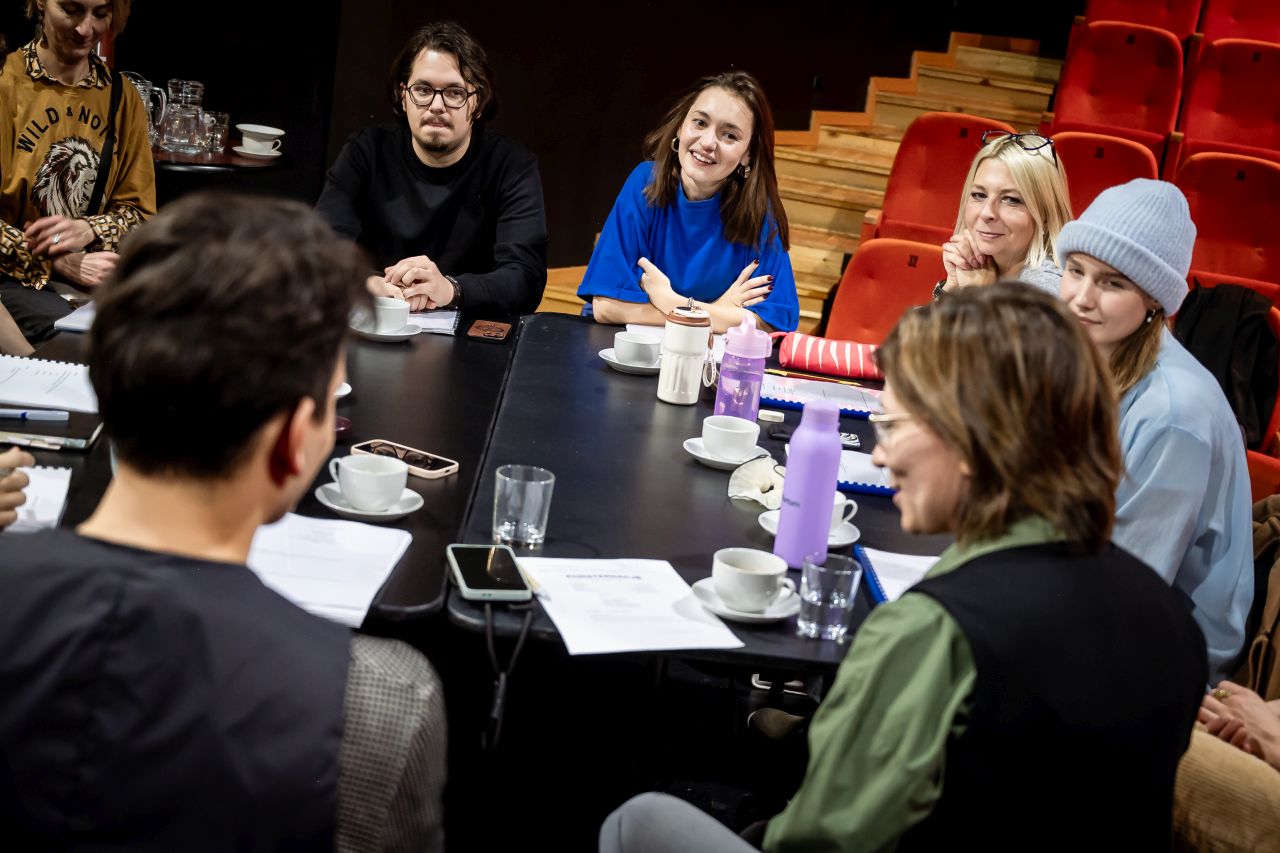 Nowa premiera w Teatrze Kochanowskiego. „Opowieść o ludziach XXI wieku”