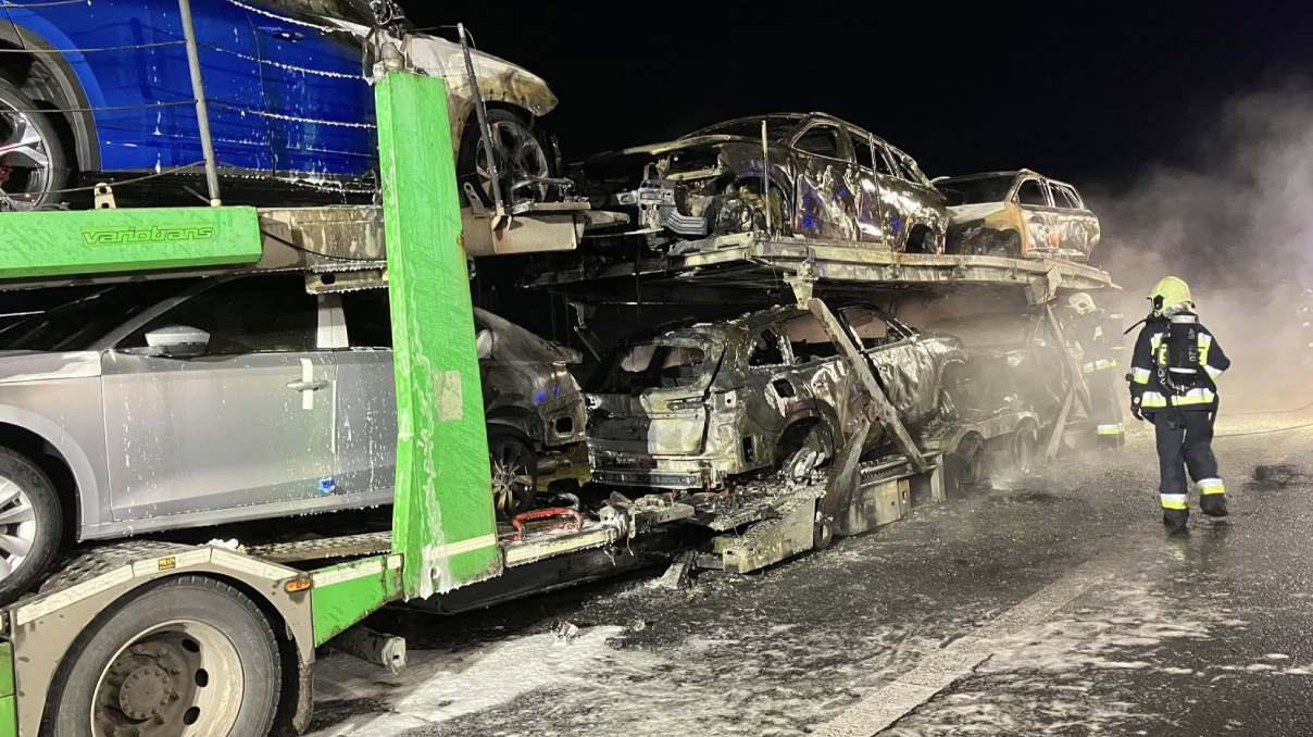 Nowiutkie Skody spłonęły na autostradzie A4. Ponad milion złotych strat