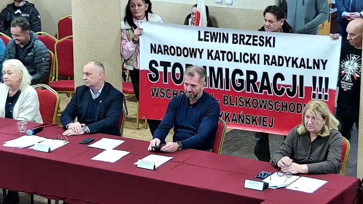Paranoja w Lewinie Brzeskim. Poszło o stanowisko ws. imigrantów