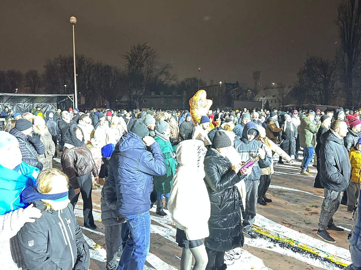 Sylwester miejski 2025 w Opolu. Tak mieszkańcy witali Nowy Rok