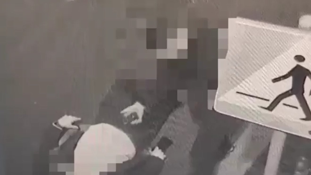 Pobili dwie osoby i wszystko nagrywali. Sąd kazał puścić ich wolno