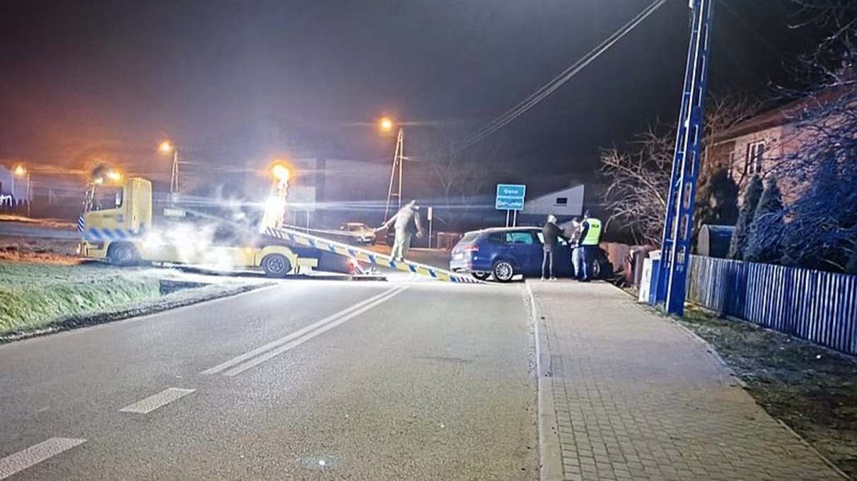 Pijany wjechał Volkswagenem w płot. Policja wskazuje na nietypową statystykę