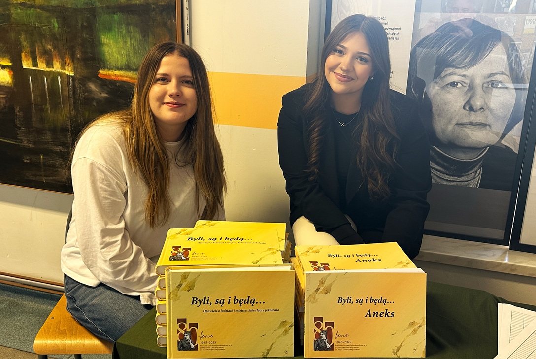 Dwa tomy i prawie 600 stron lektury – niezwykłe dzieło uczniów „dwójki”