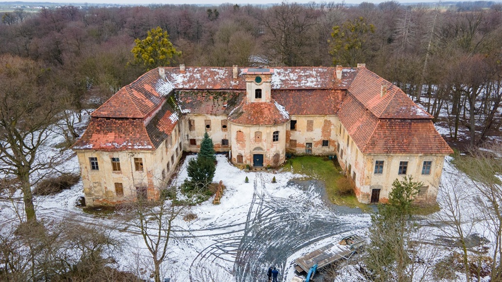 Pałac w Rozkochowie wypięknieje. Będzie remont lewego skrzydła