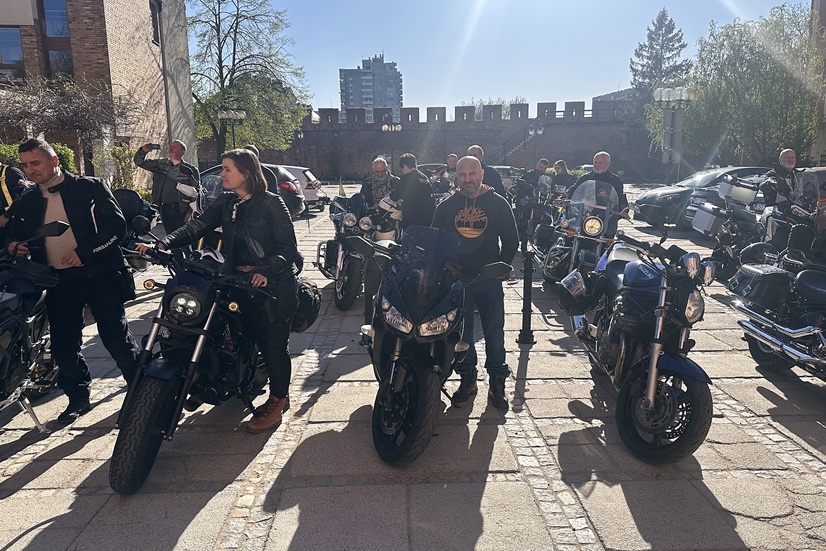 Nowa tradycja: pod katedrą zaryczały motory. Motocykliści zaczęli sezon 2026 w Opolu