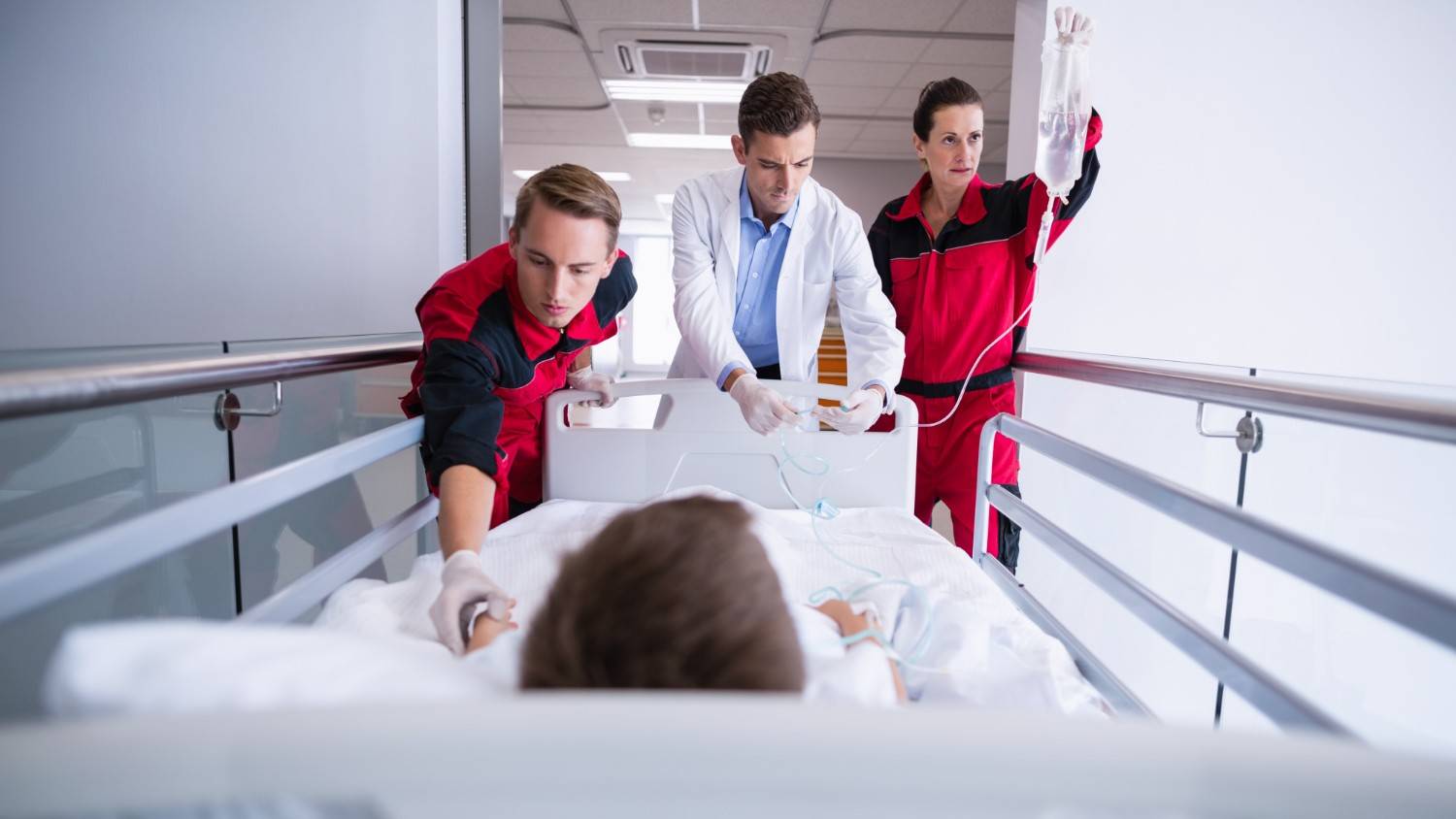 Wielkanoc 2026. Gdzie szukać pomocy medycznej w święta?