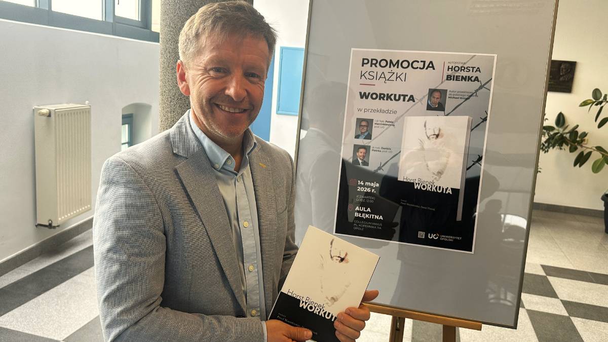 Dwaj profesorowie UO przetłumaczyli ostatnią powieść Horsta Bienka