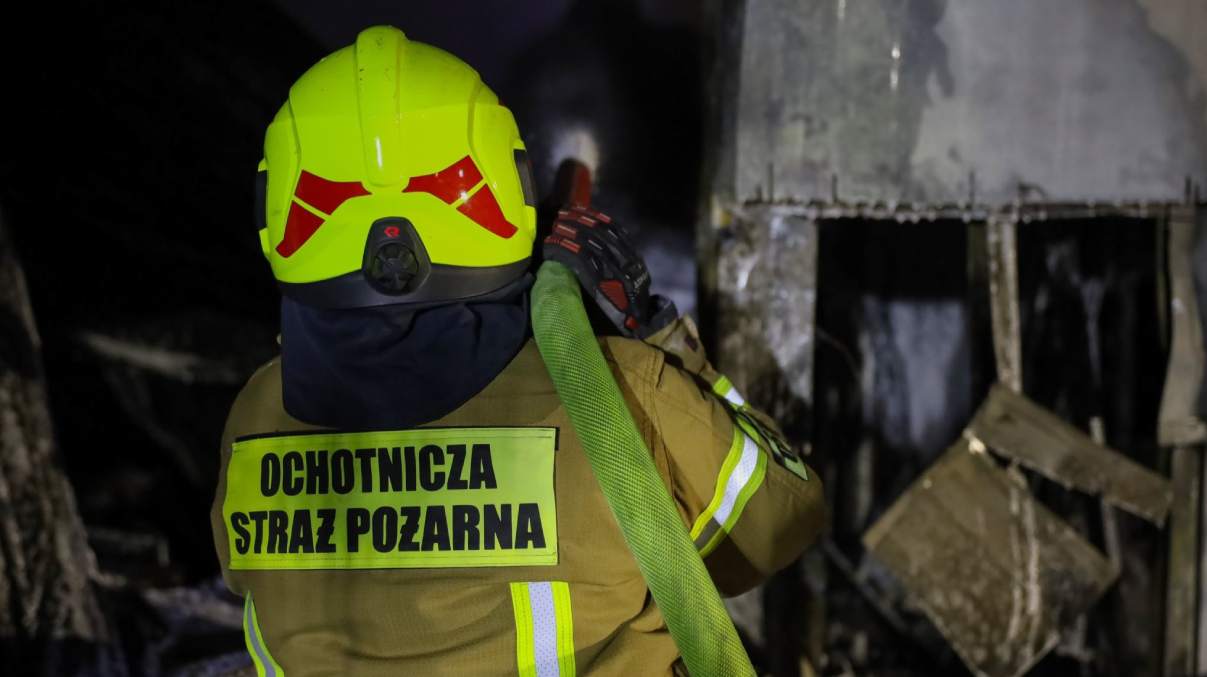 Zwęglone ciało w pustostanie w Krapkowicach. Sprawę bada policja
