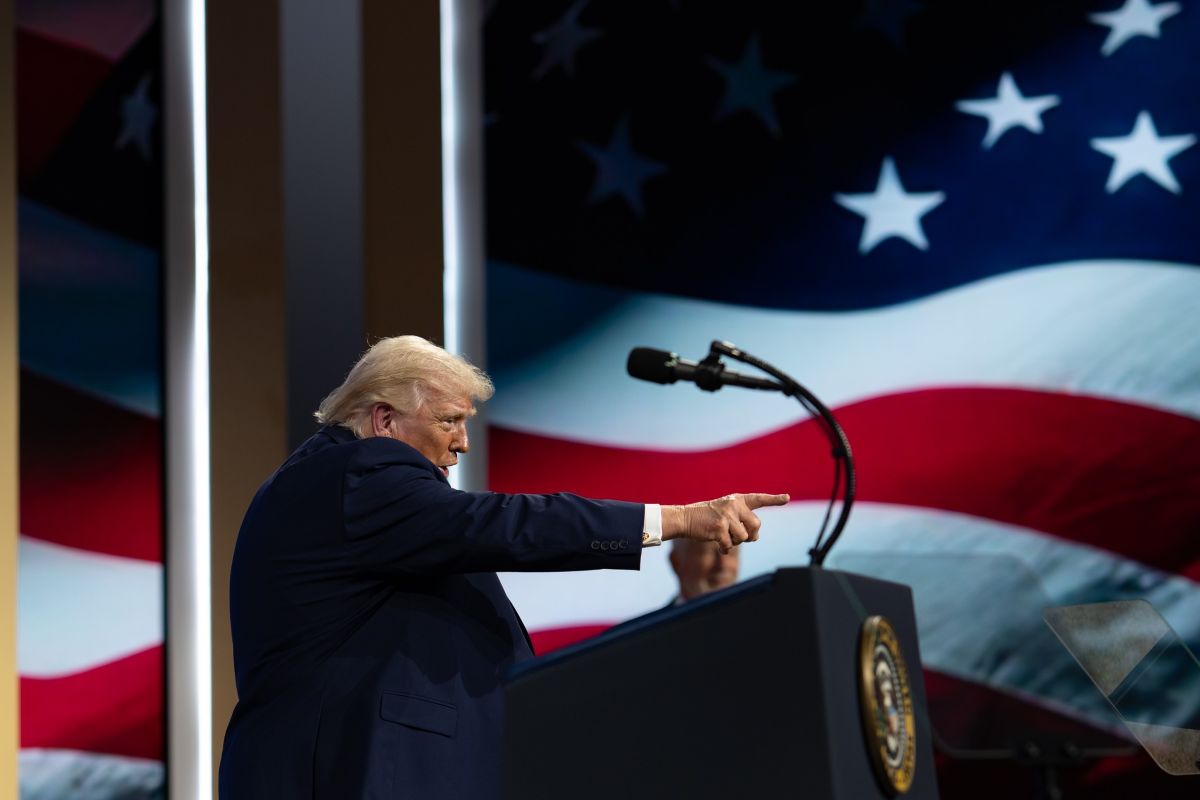 Trumpowi to pasuje: Amerykanie nie giną, rakiety zostają w wyrzutniach, a kasa płynie…