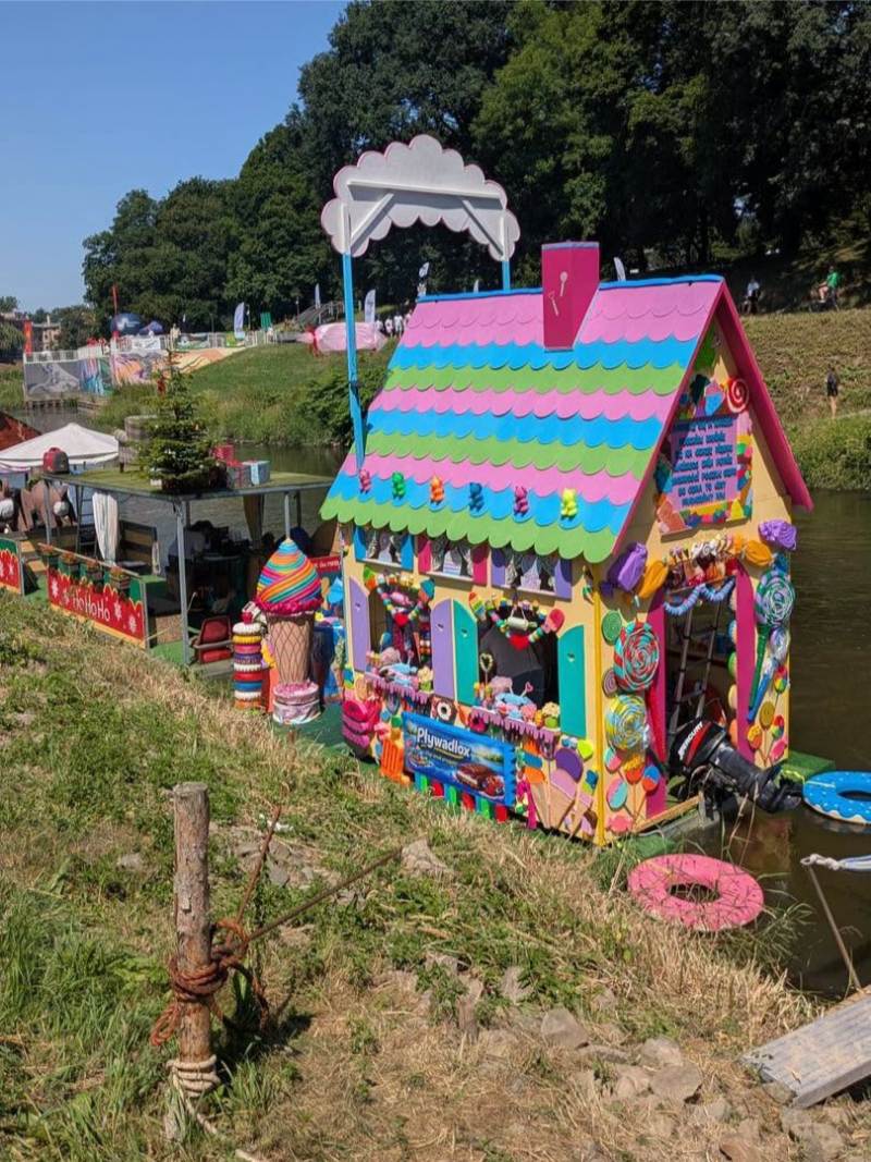 Barka Barbie, kolorowa chatka i domek św. Mikołaja – czyli Pływadła na Odrze!