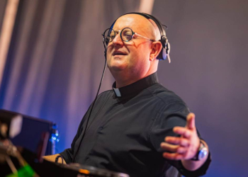 padre guilherme krytycy